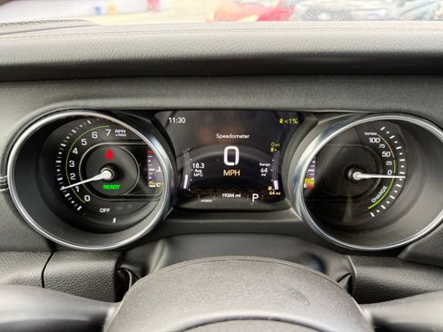 Used 2023 Jeep Wrangler Unlimited Sahara w/ Cold Weather Group AWD/4WD image 7