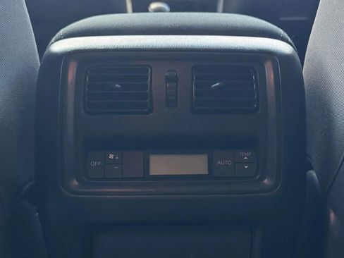 Used 2017 Nissan Pathfinder SV image 22