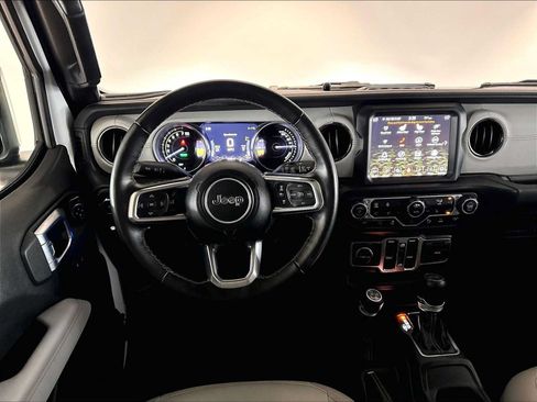 Used 2023 Jeep Wrangler Unlimited Sahara AWD/4WD image 16