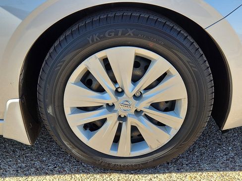 Used 2022 Nissan Sentra S w/ Trunk Package image 7