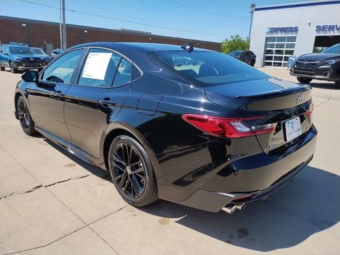 Used 2025 Toyota Camry SE FWD image 9