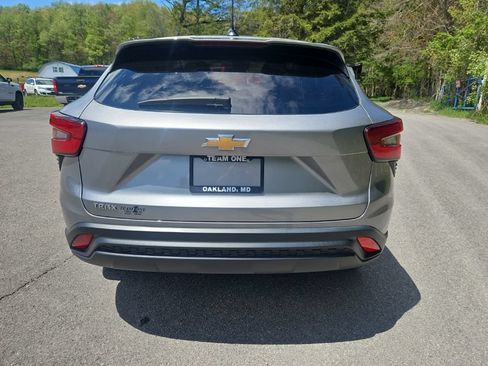 Used 2024 Chevrolet Trax LS FWD image 4