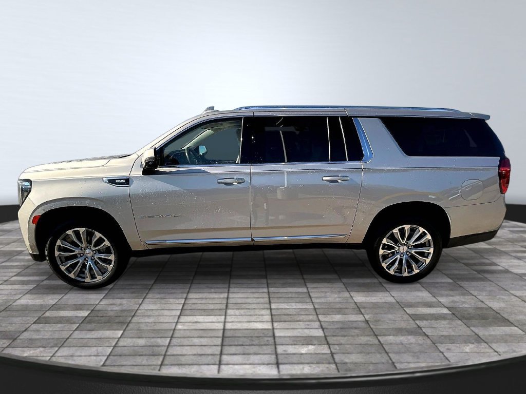 Used 2021 GMC Yukon XL Denali w/ Denali Premium Package AWD/4WD image 4
