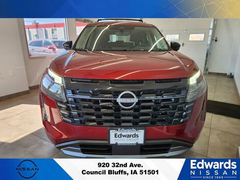 New 2026 Nissan Pathfinder Platinum w/ Cargo Package AWD/4WD image 2