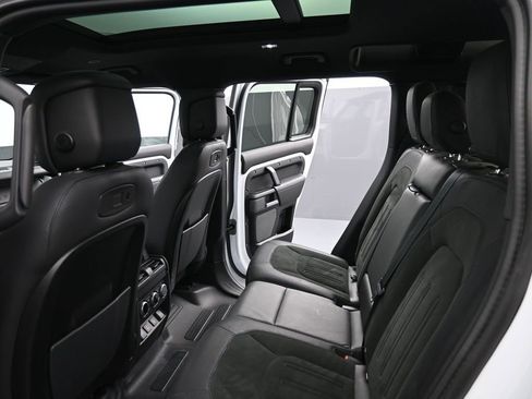 Used 2022 Land Rover Defender 110 V8 AWD/4WD image 19