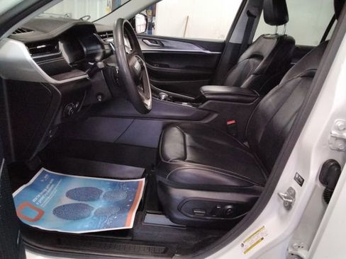 Used 2023 Jeep Grand Cherokee Limited w/ Luxury Tech Group II image 9