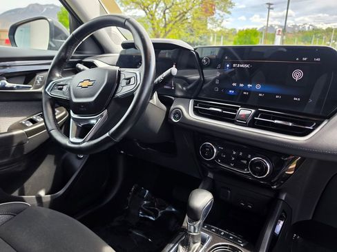 Used 2024 Chevrolet TrailBlazer LT w/ Convenience Package AWD/4WD image 17