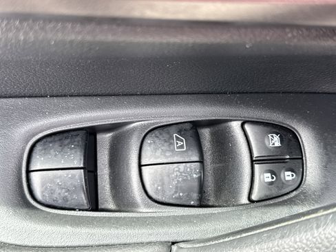 Used 2016 Nissan Rogue S image 15