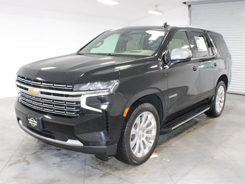 Used 2021 Chevrolet Tahoe Premier w/ Premium Package AWD/4WD image 4