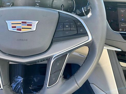 Certified 2022 Cadillac XT5 Premium Luxury image 12