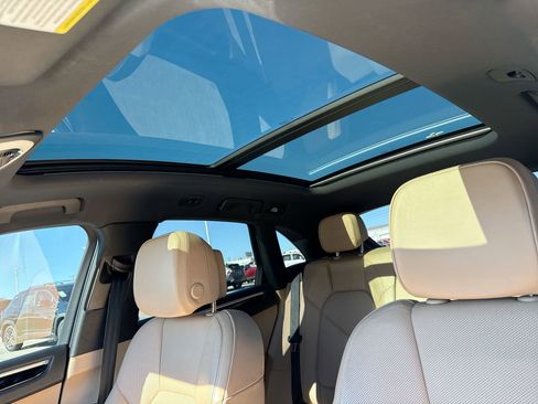 Used 2021 Porsche Macan image 16