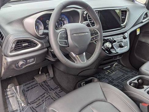 New 2027 Chrysler Pacifica Select FWD image 11