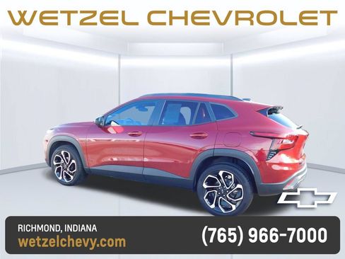 Used 2025 Chevrolet Trax RS w/ Sunroof Package FWD image 5