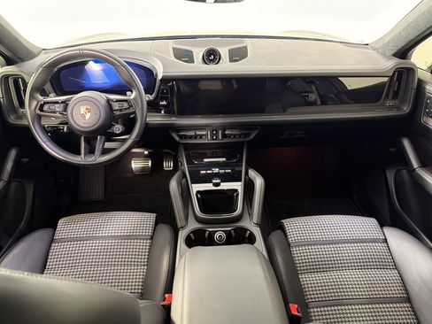 Certified 2025 Porsche Cayenne GTS AWD/4WD image 19