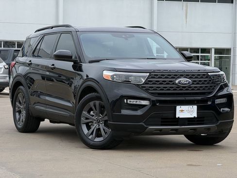 Used 2024 Ford Explorer XLT w/ Equipment Group 202A image 2