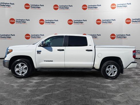 Used 2019 Toyota Tundra SR5 w/ Convenience Package AWD/4WD image 4
