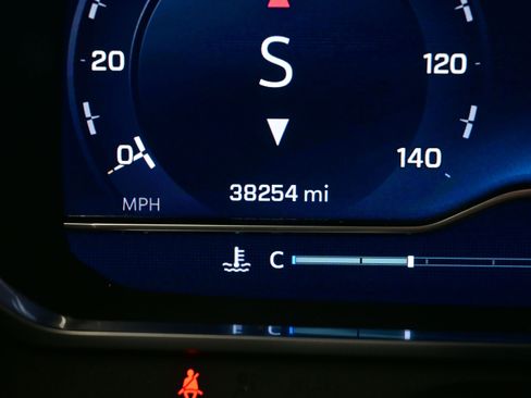 Used 2023 Chevrolet Suburban RST w/ Luxury Package image 27