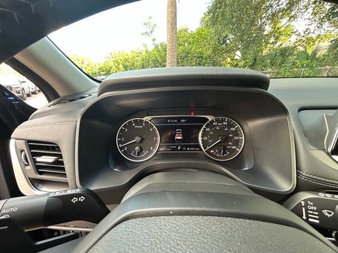 Used 2025 Nissan Rogue SV FWD image 37