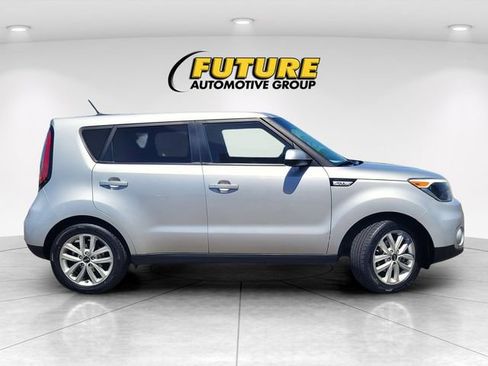 Used 2017 Kia Soul + FWD image 3