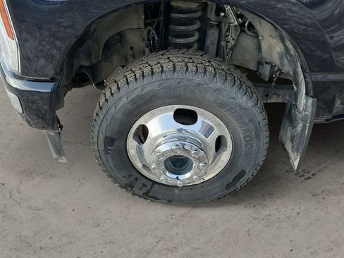 Used 2025 Ford F350 Platinum w/ Platinum Plus Package image 14