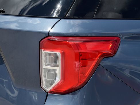 Used 2021 Ford Explorer XLT w/ Equipment Group 202A RWD image 21