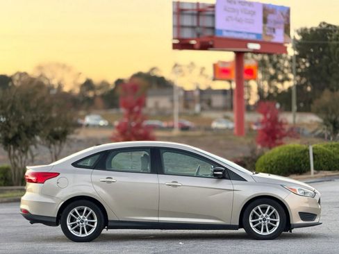 Used 2017 Ford Focus SE w/ Cold Weather Package image 7