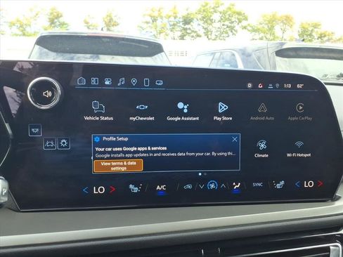 Used 2025 Chevrolet Traverse LT w/ Driver Confidence Package image 12