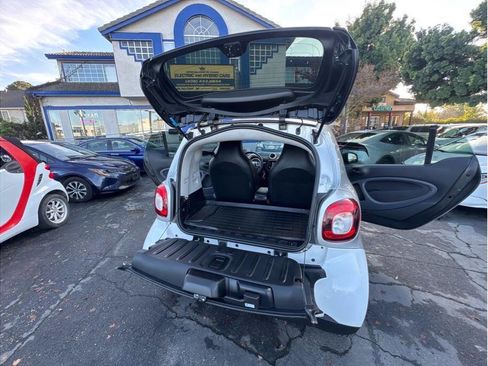 Used 2016 smart fortwo pure image 13