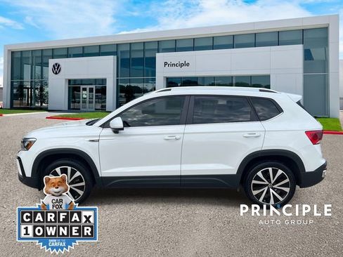 Certified 2024 Volkswagen Taos SE w/ MDO Package FWD image 6