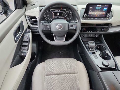 Used 2025 Nissan Rogue SV AWD/4WD image 12