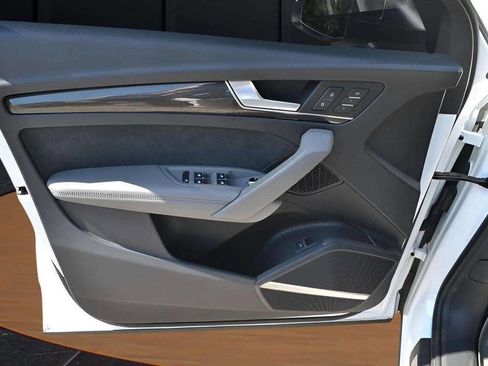 Used 2018 Audi SQ5 Premium Plus w/ Navigation Package image 17