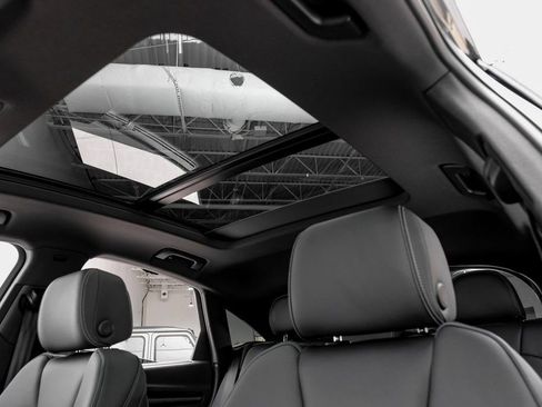 Used 2022 Audi SQ5 Prestige AWD/4WD image 9