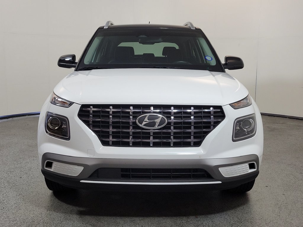 Used 2025 Hyundai Venue Limited FWD image 2