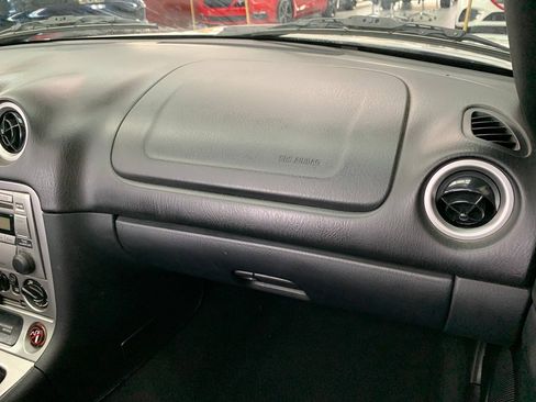 Used 2004 MAZDA MX-5 Miata LS RWD image 20
