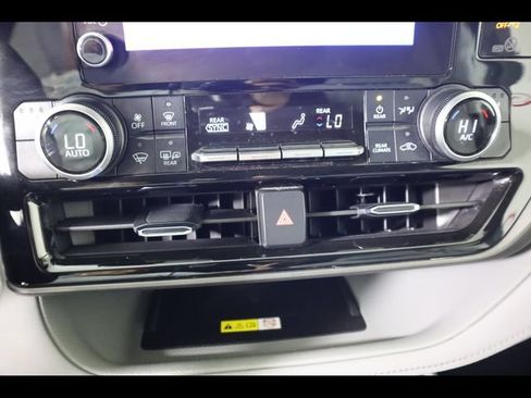 Used 2021 Toyota Highlander Platinum AWD/4WD image 25