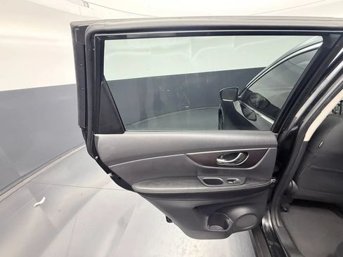Used 2018 Nissan Rogue S FWD image 24