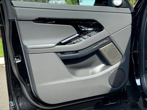 Used 2025 Land Rover Range Rover Evoque Dynamic SE image 10