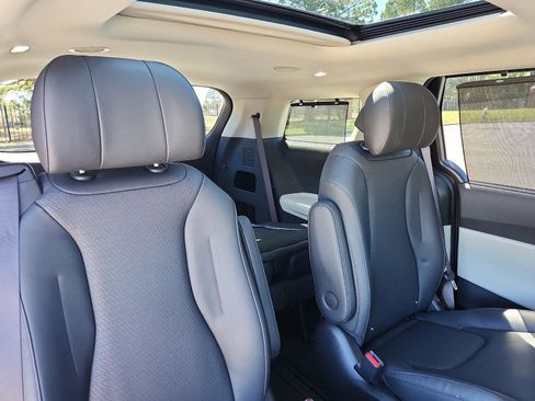 Used 2023 Kia Carnival SX Prestige image 8