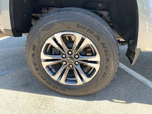 Used 2021 Chevrolet Colorado Z71 AWD/4WD image 6
