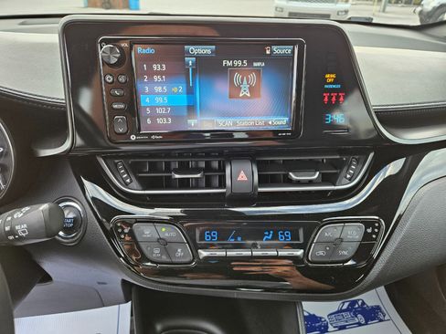 Used 2018 Toyota C-HR XLE image 21