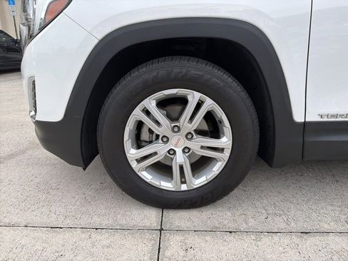 Used 2018 GMC Terrain SLE image 2