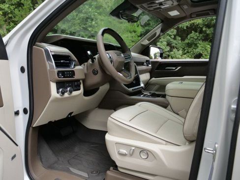 Used 2025 GMC Yukon Denali w/ Denali Reserve Package RWD image 28