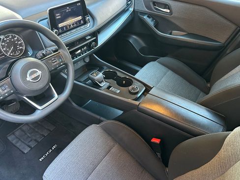 Used 2023 Nissan Rogue SV image 10