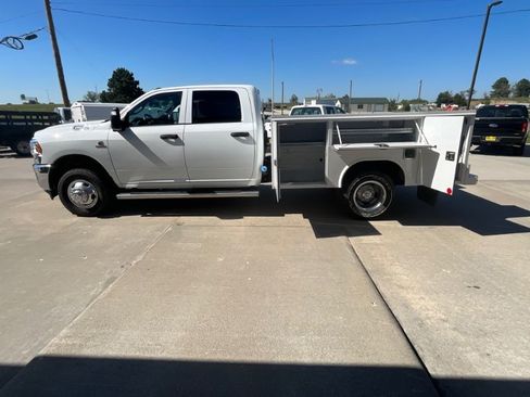 Used 2024 RAM 3500 Tradesman w/ Chrome Appearance Group AWD/4WD image 7