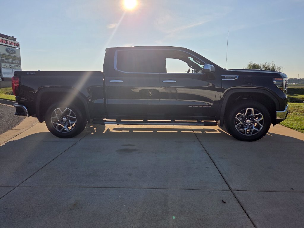 Used 2023 GMC Sierra 1500 SLT w/ SLT Premium Package AWD/4WD image 12