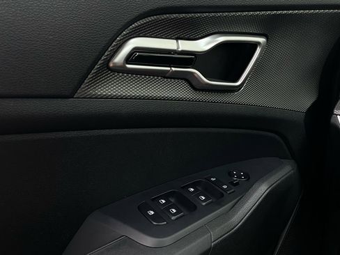 Used 2025 Kia Sportage LX image 19