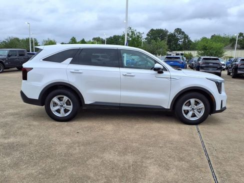 Used 2026 Kia Sorento LX FWD image 6