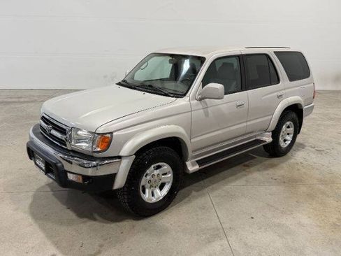 Used 2000 Toyota 4Runner SR5 w/ Upgrade Value Pkg 4 AWD/4WD image 2