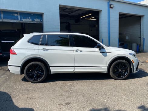 Certified 2024 Volkswagen Tiguan SE R-Line AWD/4WD image 2