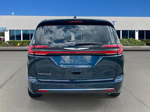 Used 2025 Chrysler Pacifica Select FWD image 6